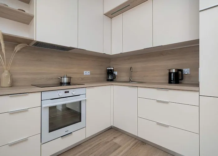 Cosy In Near The River With Parking And Balcony By Renters *