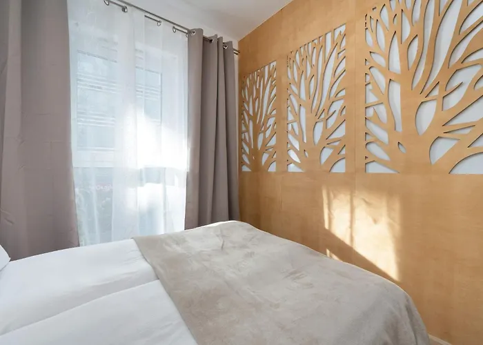 Cosy In Near The River With Parking And Balcony By Renters Daire