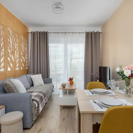 Cosy In Near The River With Parking And Balcony By Renters Apartamento