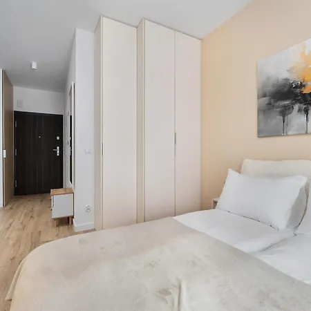 شقة Cosy In Near The River With Parking And Balcony By Renters *