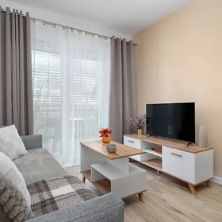 Cosy In Near The River With Parking And Balcony By Renters Breslavia