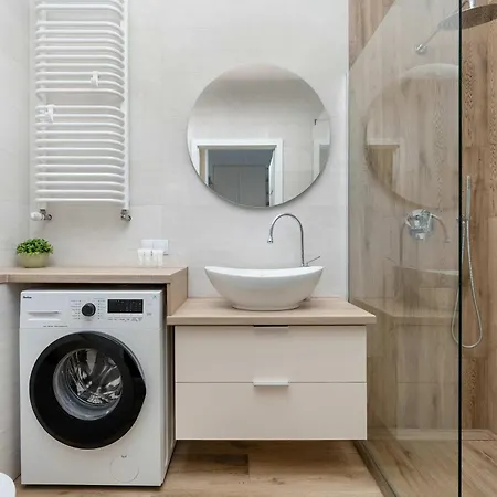 Cosy In Near The River With Parking And Balcony By Renters شقة