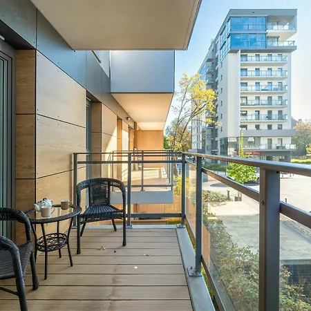 Cosy In Near The River With Parking And Balcony By Renters شقة فروتسواف