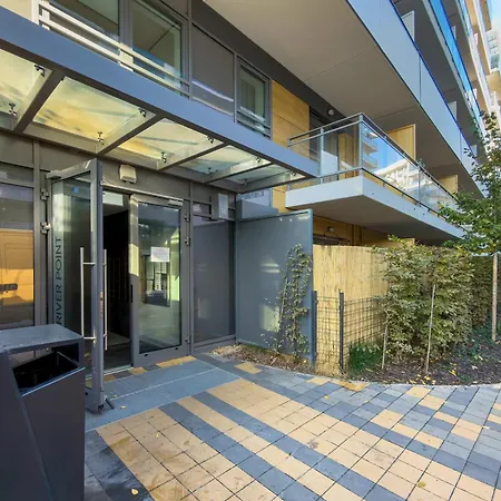 Cosy In Near The River With Parking And Balcony By Renters شقة فروتسواف