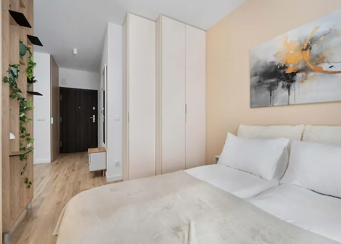 アパート Cosy In Near The River With Parking And Balcony By Renters *